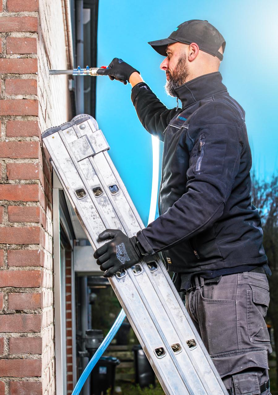 ThermoSolutions installateur aan het werk
